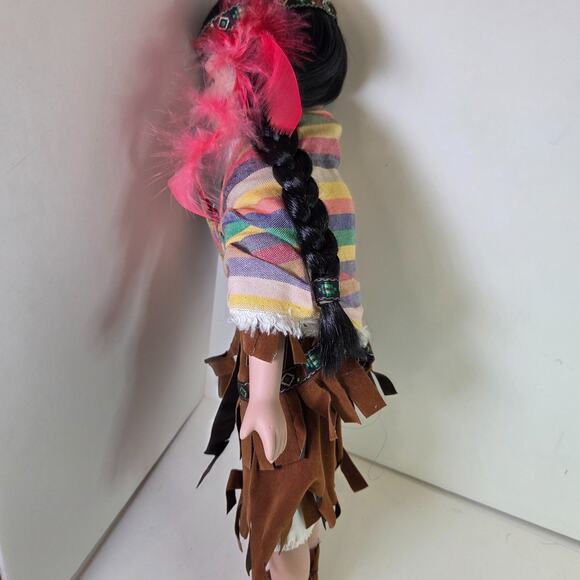 Vintage 16" Native American Style Doll Hard Plastic Taiwan w/ Moccasins & Shawl - Picture 10 of 13